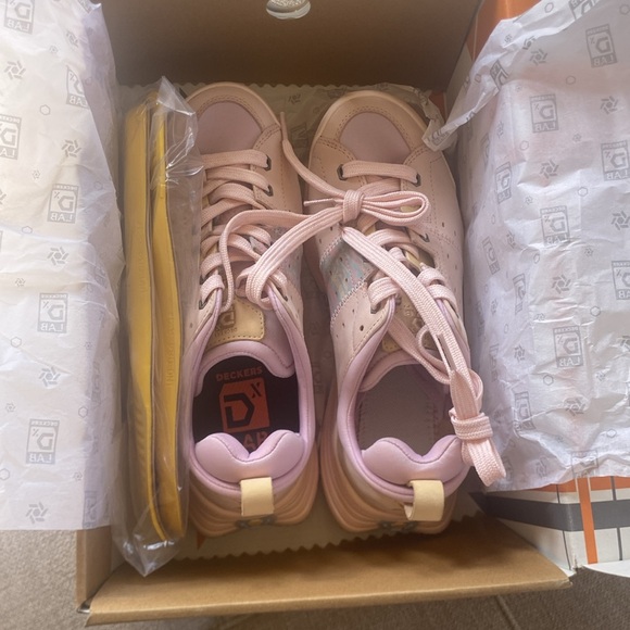 New In Box Deckers X Lab Women’s X-Scape NBK Low Pink - Picture 2 of 10